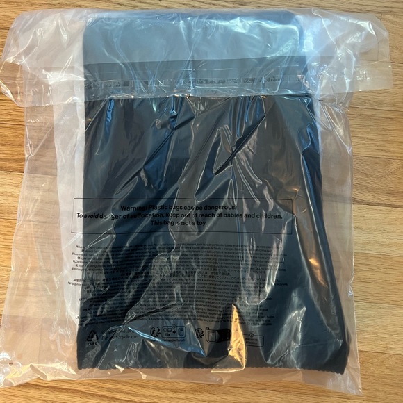 Varley Perrie Tapered Trouser 29.5”- Black, Small- NWT - Picture 8 of 8